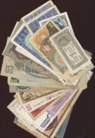 30db bankjegy, régi és új, magyar és külföldi, benne jobbakkalT:I,II,III,IV