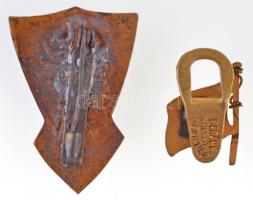 2db klf magyar címeres jelvény, egyik hátoldalán "BERÁN N." gyártói jelzéssel T:2 kis zomá...