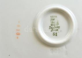 Zsolnay virágmintás szögletes tányér, kézzel festett, jelzett, apró kopásokkal, 22,5×22,5 cm