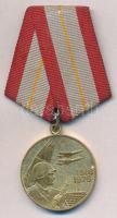 Szovjetunió 1978. 60 éves a Szovjet Fegyveres Erők sárgaréz kitüntetés mellszalagon T:1- Soviet Union 1978. 60 Years of the Armed Forces of the USSR brass medal with ribbon C:AU