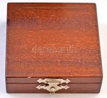 2000- . "Kossuth-díj" aranyozott kitűző, eredeti tokban (17x25mm) + a Kossuth-díj hengerta...