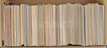 970 db modern motívumlap: üdvözlőlapok, állat, reklám, grafikai, humoros, stb.  / 970 modern motive ...