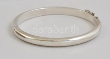 Ezüst(Ag) masszív karperec, jelzett, 6,8x6 cm, nettó. 20,8 g