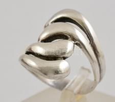 Ezüst(Ag) hullámos gyűrű, jelzett, méret: 56, nettó: 5,6 g