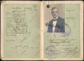 1925-1927 Magyar Királyság fényképes útlevele Várady Albert (1870-?) gyárigazgató, a m. kir. varasdi 10. honvéd huszárezred ny. ezredesének részére, számos bejegyzéssel, okmánybélyegekkel, pecsétekkel, gyűrött borítóval.