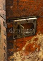 Antik fa persely ládika, kis hibákkal, fém csapolással, 21×10 cm, m:18 cm