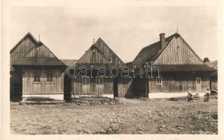 16 db RÉGI felvidéki képeslap fatemplomokkal és népviselettel. Fényképezte Karel Plicka / 16 pre-194...