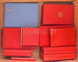 Egy doboznyi vegyes szocialista kitüntetés tétel, civil és katonai darabok vegyesen, közte "Mun...