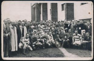 1943 Marosvásárhely, Magyar Vasutas Válogatott és Erdély Vasutas Válogatott közös csoportképe, hátoldalon feliratozott fotólap, 8,5x13,5 cm