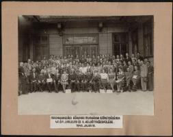 1943 Magyarországi Bőripari Munkások Szövetségének 40. évi jubileumi és X. küldöttközgyűlése, fotó, kartonra ragasztva, feliratozva, hátulján pecséttel jelzett, 17×23 cm