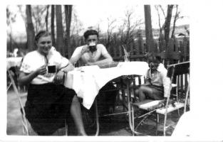 17 db RÉGI sör és bor motívumlap / 17 pre-1945 beer and wine motive postcards