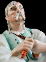 Zsolnay szalonnázó paraszt, kézzel festett, jelzett, hibátlan, m:32 cm, 24×20 cm