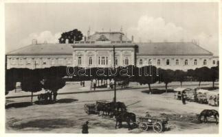 Ipolyság, Sahy; Megyeháza, piac, árusok / county hall, market vendors + 1938 Ipolyság visszatért So. Stpl.