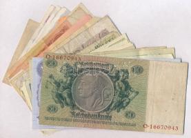 27db-os vegyes külföldi bankjegy tétel, érdekesebb darabokkal, közte Csehszlovákia, Lengyelország, S...