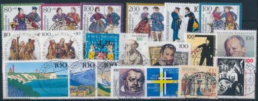1992-1993  61 stamps 1992-1993 61 klf bélyeg (1993 csaknem a teljes évfolyam kiadásai)