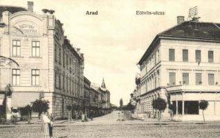 Arad, Eötvös utca, Rozsnyay gyógyszertár / street view with pharmacy