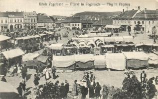 Fogaras, Fagaras; Vásár árusokkal és bódékkal. Wazek Adolf kiadása / market with vendors