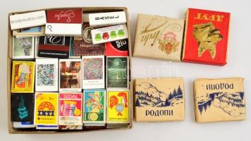 76 db (50 féle) gyufásdoboz, nagyrészt magyar, közte külföldi (perui, török, orosz) darabokkal + 4 db (3 féle) cigarettás doboz
