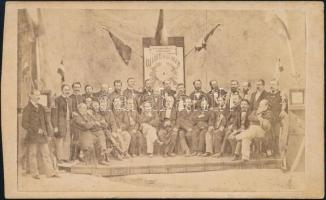 cca 1860 Budai Polgári Lövölde. A lövészegylet tagjainak fényképe.  Alex Schild budai fényképész vizitkártya méretű fotója. 7x11 cm
