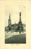 Olomouc, Olmütz; Rathaus / Town hall, Trinity statue, market square, vendors. W. L. Bp. 3074. (kopott sarkak / worn corners)