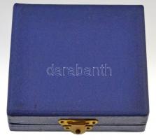 1977. "25 éves a hűtőgépgyár / 1952-1977 Jászberény" peremén jelzett Ag emlékérem dísztokb...