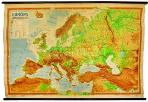 cca 1970 2 db nagyméretű, vászon Európa térkép 100x100 és 200x180 cm-es méretben