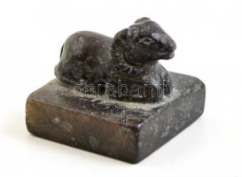Kínai pecsétnyomó, faragott kő, Kos figurával / Chinese carved stone seal maker with tup figure. 3,5x3 cm