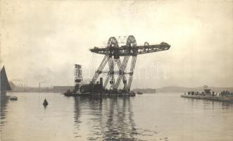 1913 Pola, Schwimmkrahn / Óriás úszó daru a pola-i hadihajógyárban / K.u.K. Kriegsmarine, giant floating crane in the battleship factory. Phot. Alois Beer