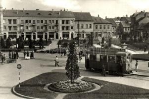 Szombathely, Szabadság tér, villamos. Képzőművészeti Alap Kiadóvállalat