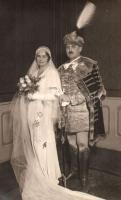 Díszmagyar férfi tollas kalapban a feleségével / Hungarian nobleman in decorated uniform with his wife. photo