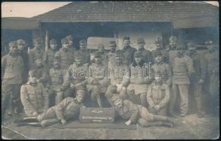 cca 1915 k.u.k. Munitions Auto Kolonne No 4. katona csoportkép fotólapon