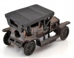 Réz autó makett ceruza hegyezővel. Egy kerék kijár 8x5 cm