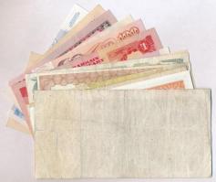 15db-os vegyes külföldi bankjegy és szükségpénz tétel, közte Kolumbia, Trinidad és Tobago, Bahrein, ...