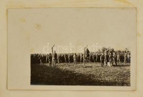 cca 1917-1918 Első világháborús fotóalbum: életképek, harctéri jelenetek, nagyrészt feltehetőleg az ...