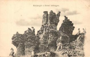 Dézna, Dezna; Sárkánykő a Várhegyen / rock on the castle hill