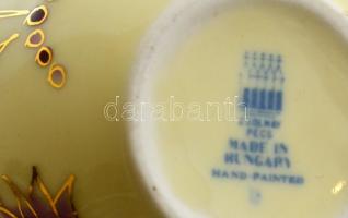 Zsolnay virág mintás váza, kézzel festett, jelzett, hibátlan, m: 12,5 cm