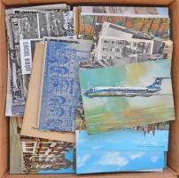 Egy doboznyi MODERN főleg külföldi képeslap / A box of mostly European modern town-view postcards