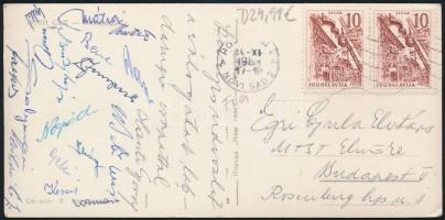 1968 A magyar labdarúgó válogatott tagjai által aláírt és hazaküldött képeslap Bene, Mártai, Farkas és mások