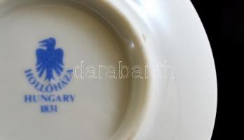 Hollóházi Szász Endre tervezte tálka, matricás, jelzett, apró kopásokkal, d:7,5 cm