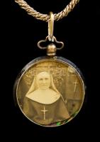 Ezüst(Ag) csavart nyaklánc, jelzett, medállal (fotóval, kagylóhéj díszítéssel), h: 48 cm, bruttó: 17...