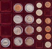 88db-os vegyes fémpénz és emlékérem tétel, közt sok Dél-Afrikai érme, műbőr éremtartó kofferben T:ve...