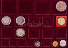 88db-os vegyes fémpénz és emlékérem tétel, közt sok Dél-Afrikai érme, műbőr éremtartó kofferben T:ve...