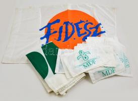 Fidesz és MDF vászon pártzászlók, 4 db nagyméretű, 15 db kicsi, 90x150 és 16x27 cm közti méretben