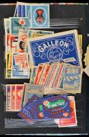 Kis magyar gyufacímke gyűjtemény, nagyrészt rendezett állapotban, egy beraküban