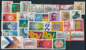 30 klf bélyeg, csaknem a teljes évfolyam kiadásai, 30 stamps, almost complete year
