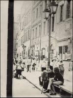 Jelzés nélkül: Városi életképek + babafürdetés, 3 db nagyméretű fotó, 40x29 cm