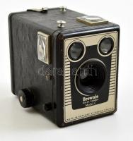 Kodak Brownie SIX-20 Model C box fényképezőgép, működőképes, jó állapotban / Vintage Kodak Brownie box camera, in good condition