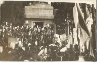 1909 Budapest VIII. Kossuth-mauzóleum avatása. Kossuth Lajos koporsójánál az országgyűlési képviselők díszőrsége. Ruzicska Gyula photo