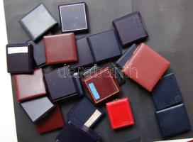 22db klf méretű díszdoboz, benne 1db tok