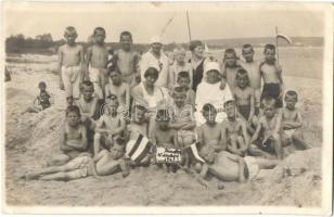 1904 Niendorf/Ostsee, bathing children group photo